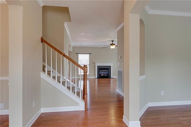 2nd image of 1129 Waverly Pl