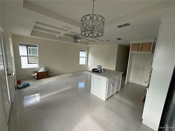 3rd image of 724 N Illinois Ave