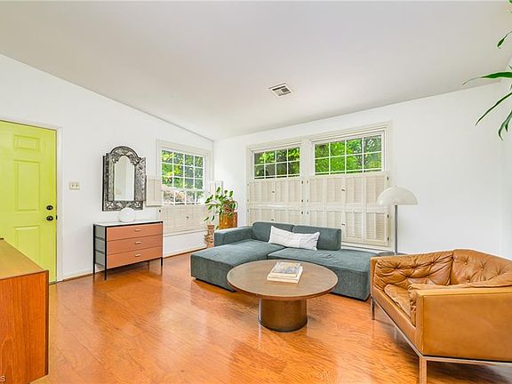 3rd image of 2710 Shady Lawn Dr