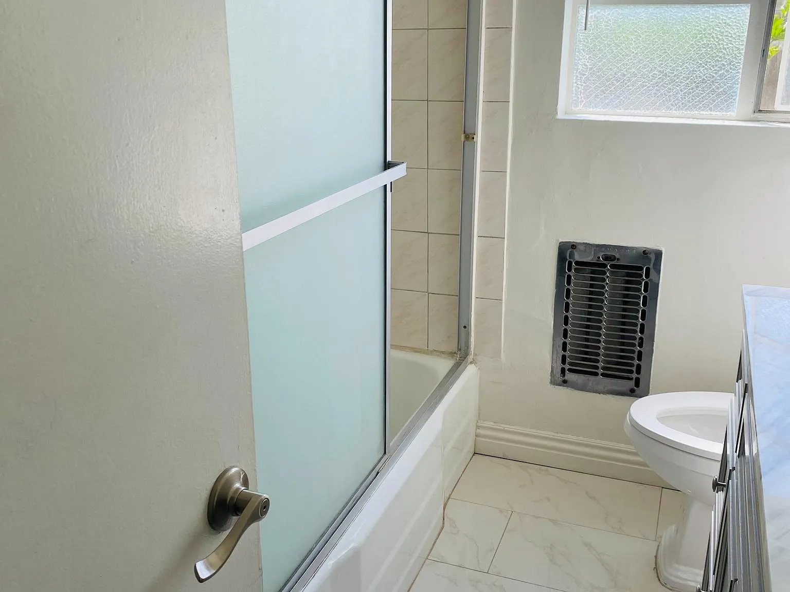 2 bed, 1025 sqft, $2,395 — Photo 4