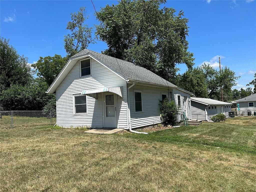 1288 33rd St NE, Cedar Rapids, IA 52402 MLS 2304763 Zillow