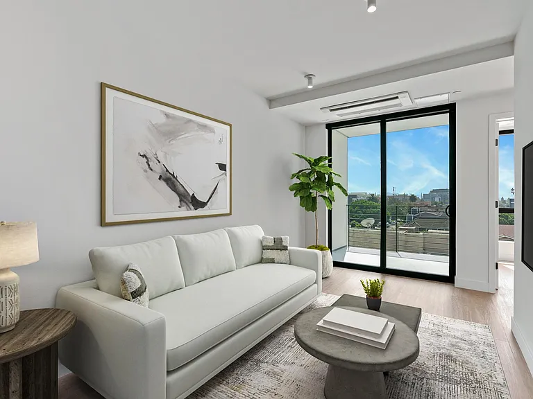 Venue Residences — Photo 44