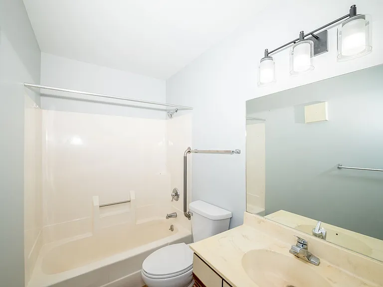 130 S Burritt Ave — Photo 8