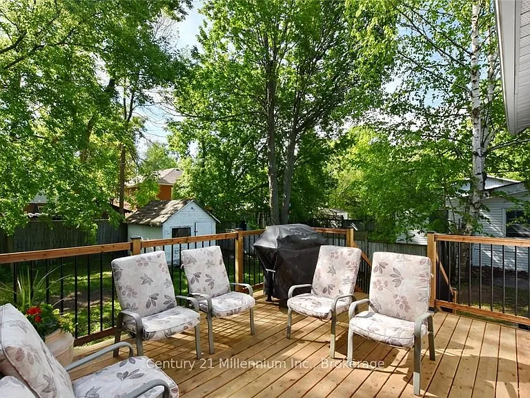 85 Glenwood Dr — Photo 48