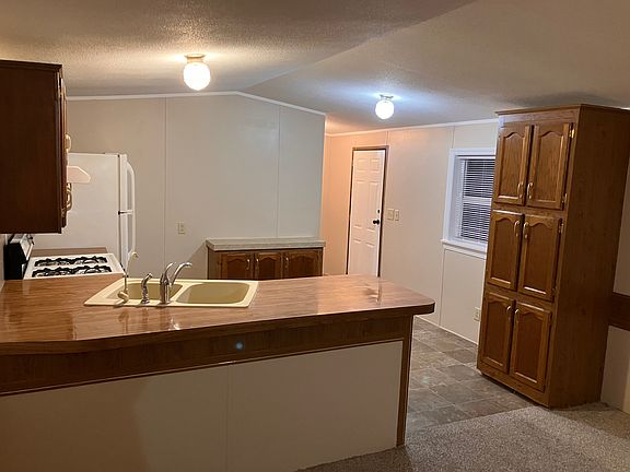 4th image of 14908 W 5th St