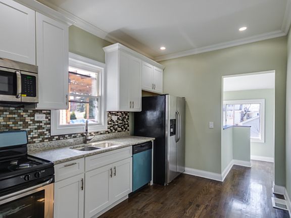 5th image of 4038 N McVicker Ave