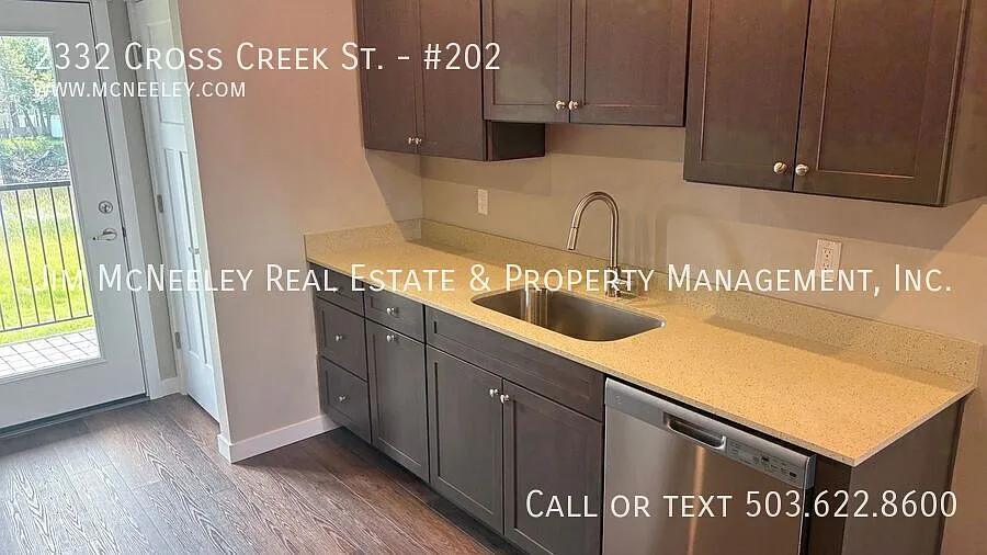 2BR/2BA Second-Floor Unit with Covered Deck & River Views — Photo 4