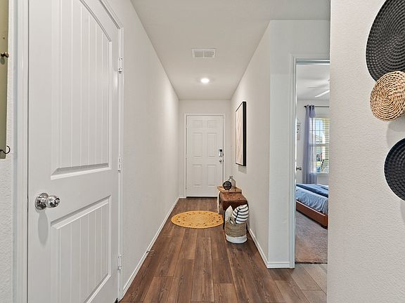 5th image of 762 Bayonet St