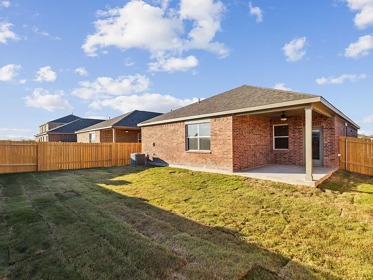 929 Emerson Dr — Photo 24