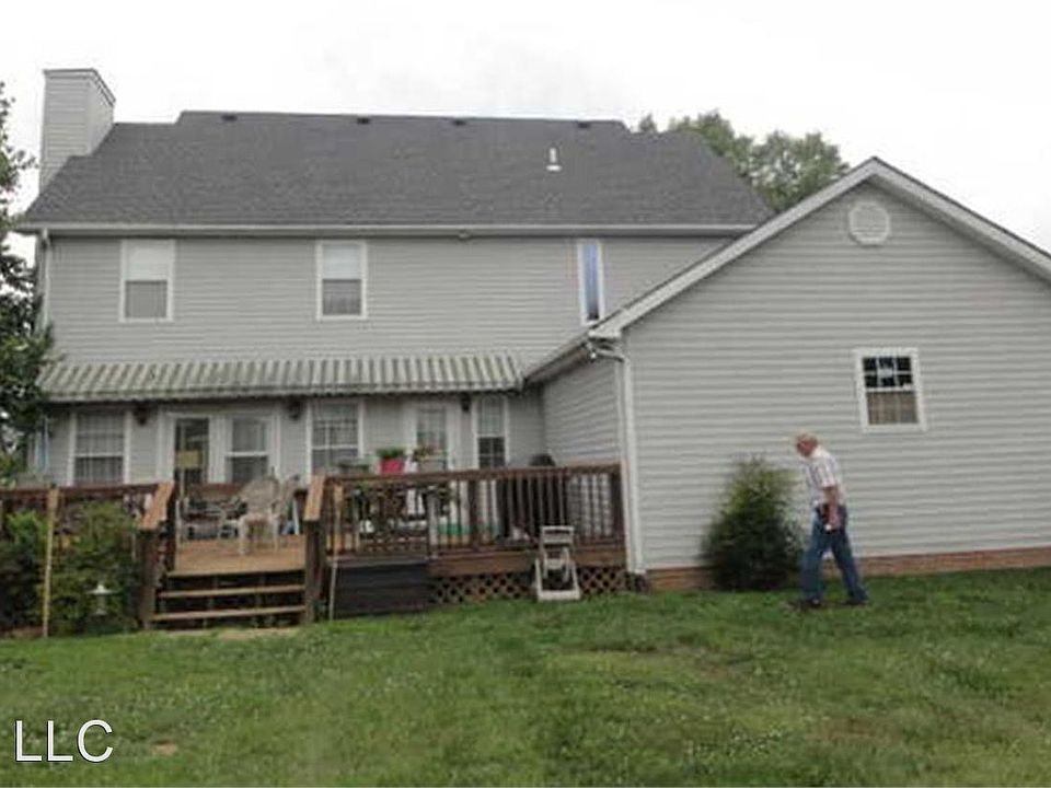 2nd image of 100 Lamplighter Dr