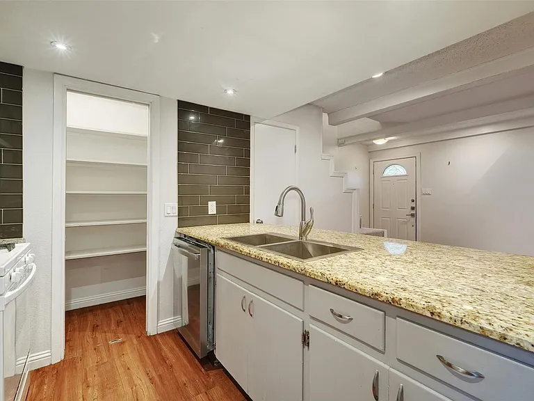 1302 E Saint Johns Ave #A — Photo 8