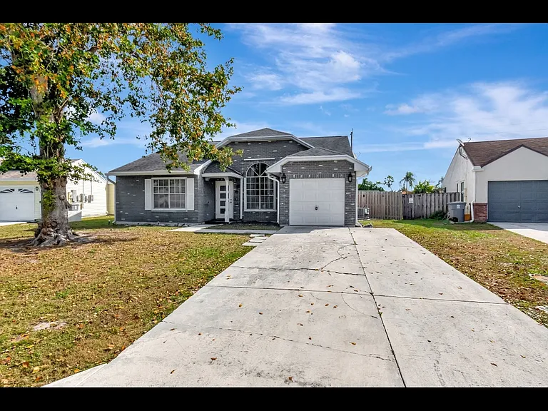 5598 Pebble Brook Ln — Photo 10
