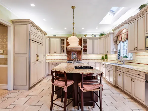 933 East 22nd Street image 8 of 22