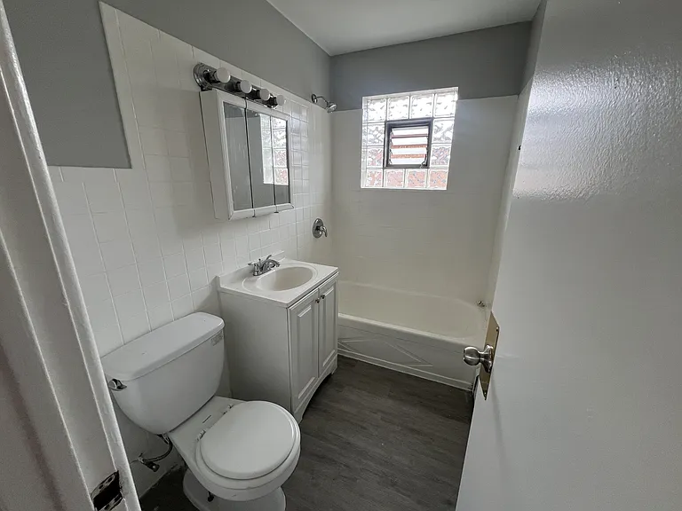 7822-7824 S South Shore Dr — Photo 6