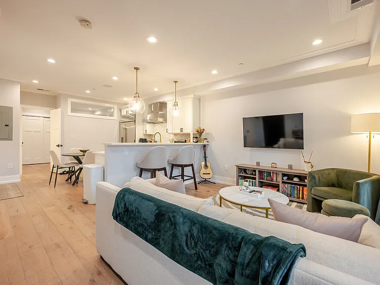 1320 Belmont St NW #1 — Photo 6