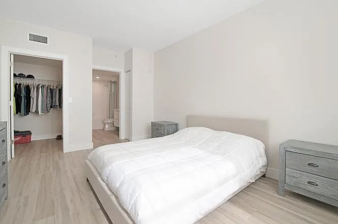 630 Sapodilla Ave #520 — Photo 11