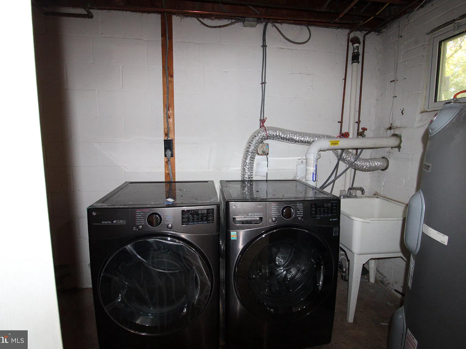 3 bed, 3.0 bath, 2743 sqft, $3,593 — Photo 4
