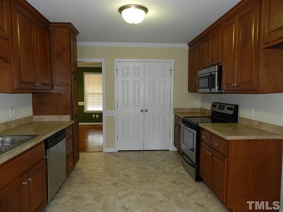 5th image of 56 Acorn Ct