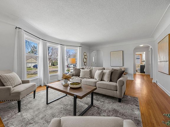 3rd image of 7027 Newton Ave S