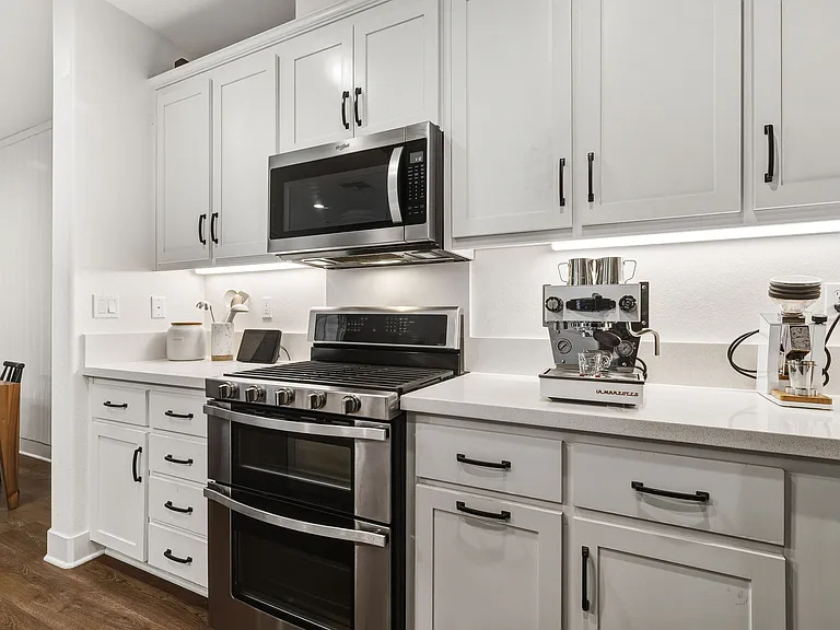 1304 Bloom Ln — Photo 11