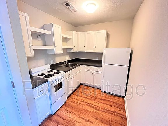 4th image of 103 W Martin Luther King Jr Blvd APT 4