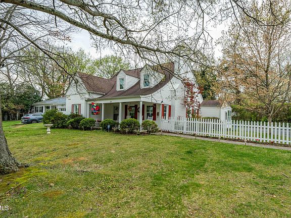 4th image of 215 E Gilmer Park