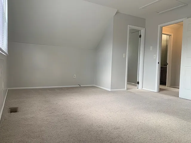 1560 Whittier Ave — Photo 21