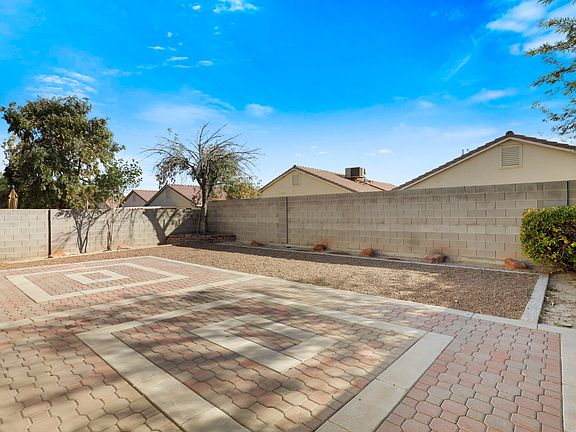 4th image of 609 Alecandro Daniel Ave