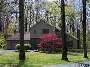 28 Royal Oak Dr, Clifton Park, NY 12065