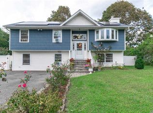 49 Poplar St, Brentwood, NY 11717