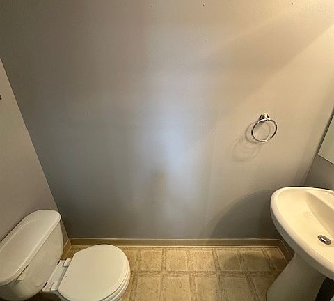 5th image of 306 Macleren Dr #1