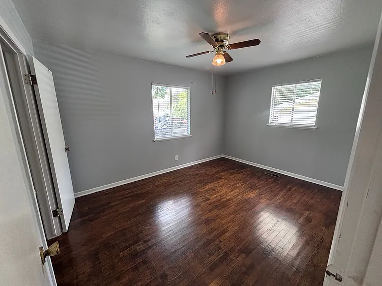 1818 S Ashwood Ave — Photo 6