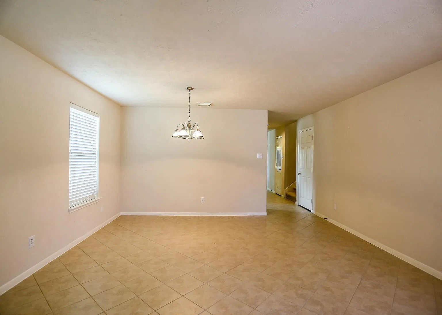 4 bed, 3.5 bath, 3342 sqft, $2,350 — Photo 3