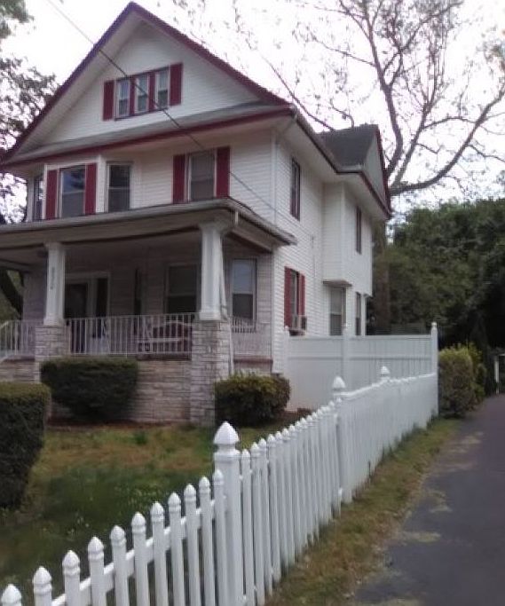 2nd image of 830 Monroe Ave