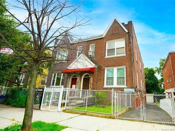 922 E 211th Street, Bronx, NY 10469