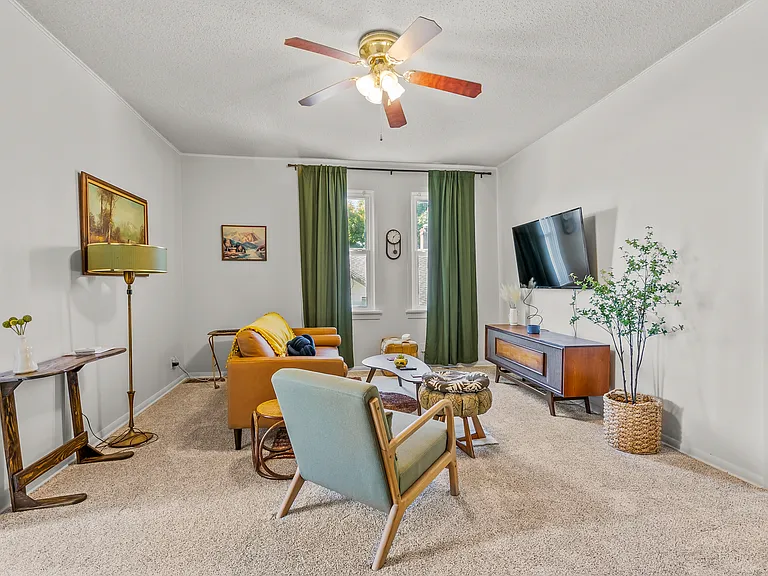 216 E Main St #1/2 — Photo 9