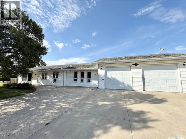 1849 Eaglesham Ave, Weyburn, SK S4H 3A6
