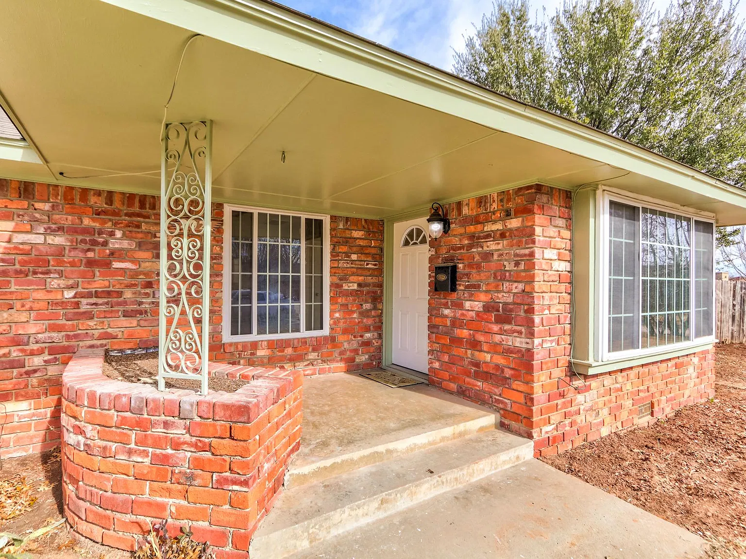 3 bed, 1200 sqft, $1,695 — Photo 4