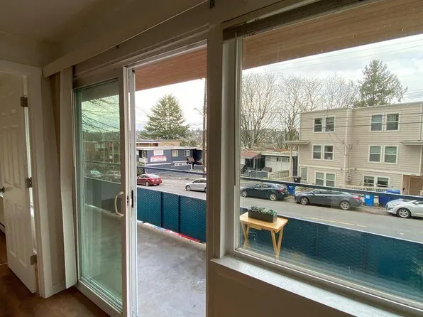 4735 22nd Ave NE, Seattle, WA