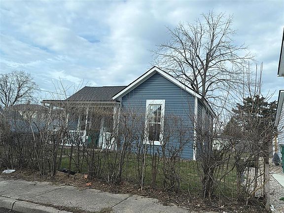 3rd image of 1566 Cora St