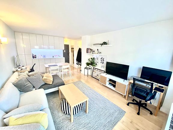 3rd image of 220 E 57th St APT 16C