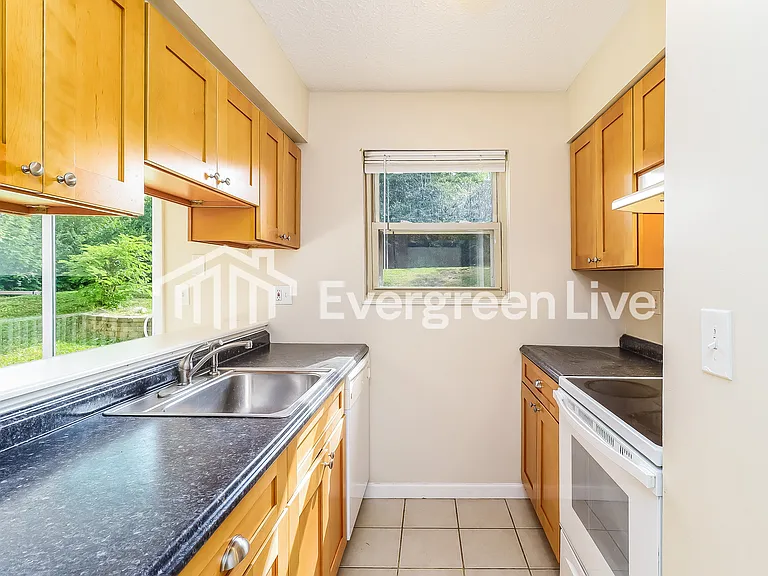 7732 Ravenswood Dr — Photo 6