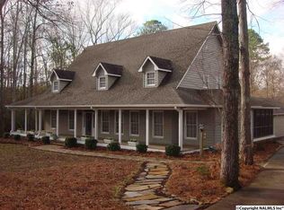 501 Lee Dr, Rainbow City, AL 35906