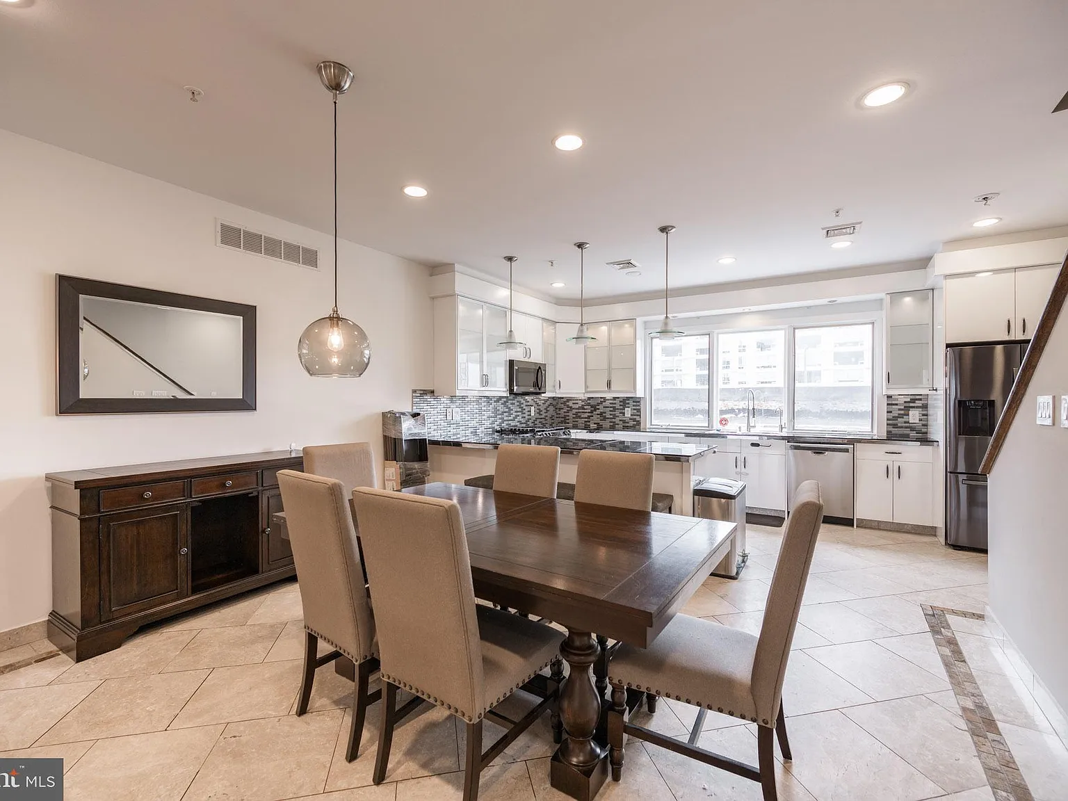 3 bed, 2.5 bath, 2700 sqft, $3,995 — Photo 4