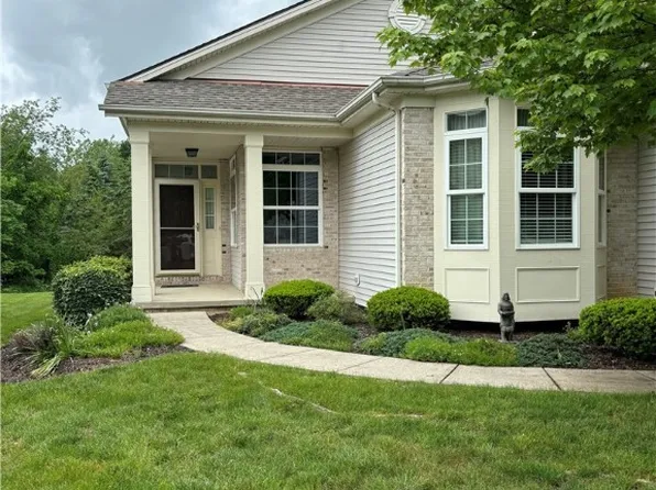 21282 Woodview Cir, Strongsville, OH 44149