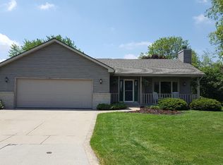 524 Carriage Hill Dr, Watertown, WI 53098