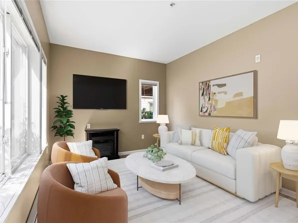 360 Goldstream Ave #101, Colwood, BC V9B 2W3