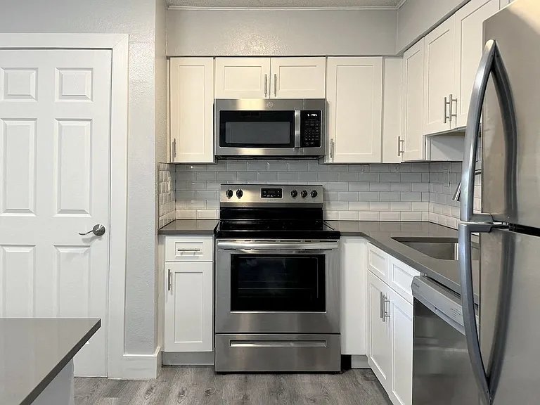 Ascot Place Apartments — Photo 35