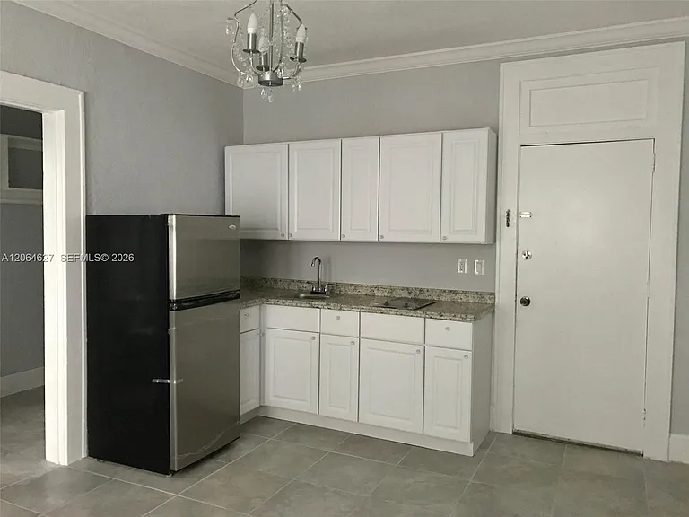 124 Mendoza Ave #8A — Photo 3