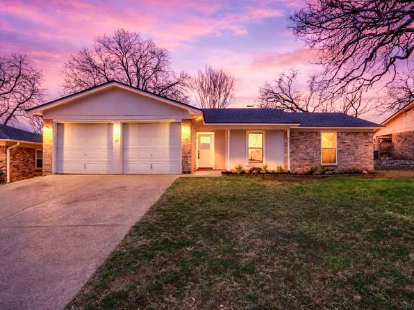 216 Laura Dr, Burleson, TX 76028